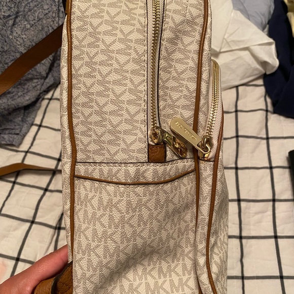 Michael Kors Large backpack purse White/cream and Tan with Gold zippers - Picture 5 of 12